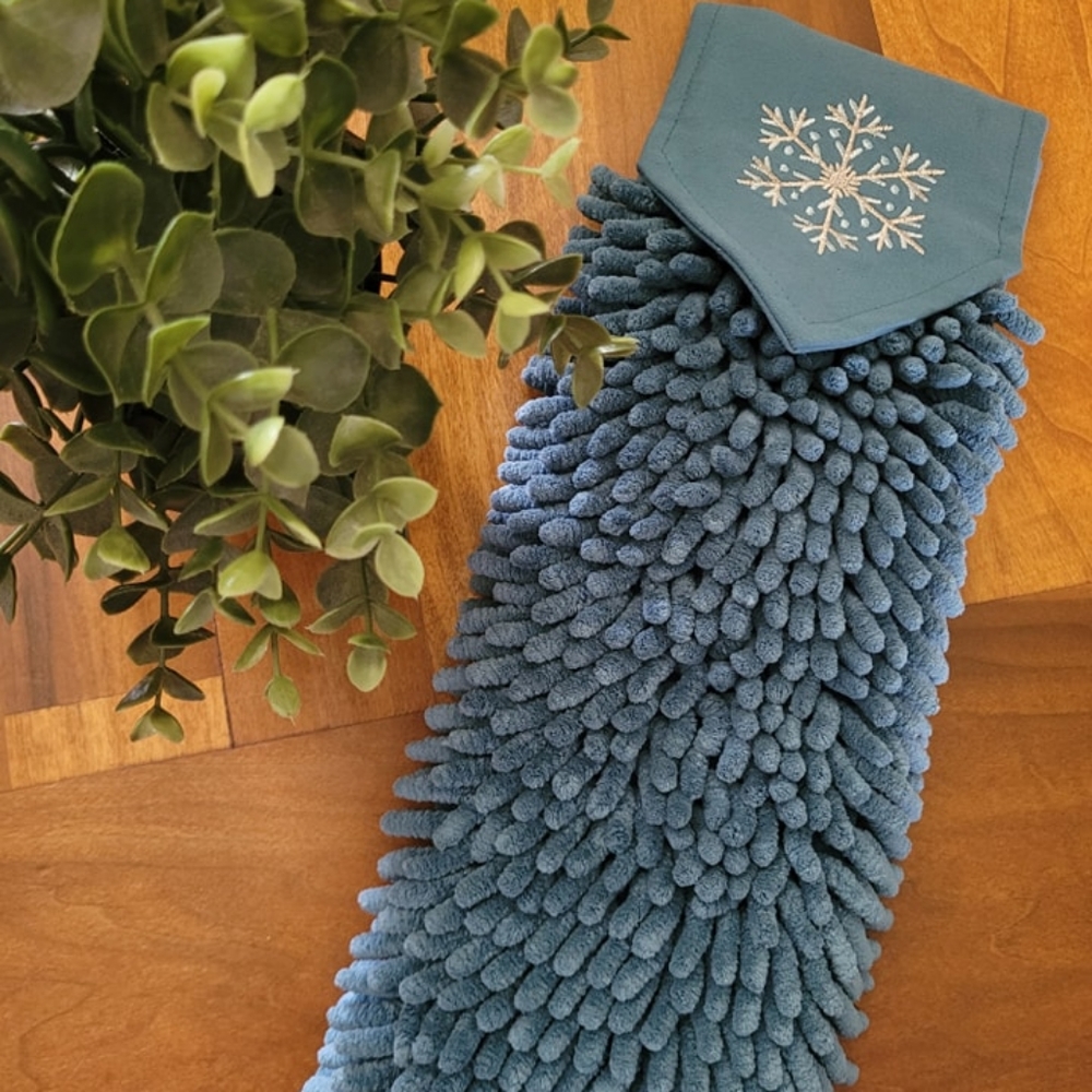 Nwot norwex chenille hand towel- snowflake